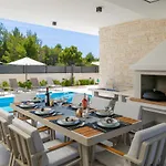 Dm Villa