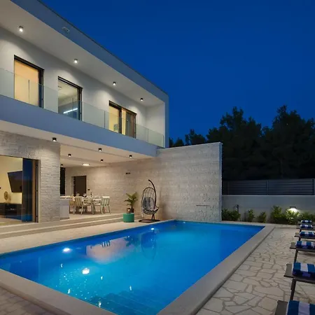 Dm Villa *