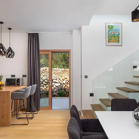 Dm Villa